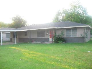 2812 Boston Ave, Nederland TX  77627-7038 exterior