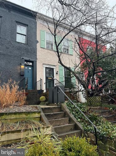 422 11th St, Washington, DC 20003-2150