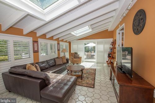 614 Westwind Dr, Berwyn PA  19312-1144 exterior