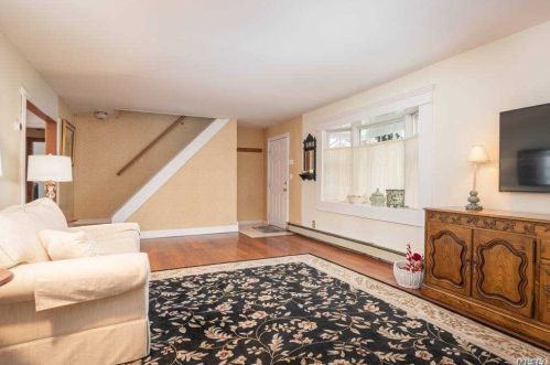 1630 Temple Dr, North Wantagh, NY 11793-3136