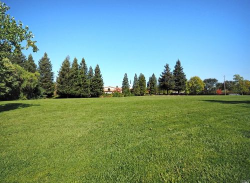 1638 Yardley St, Santa Rosa CA 95403-2397 exterior