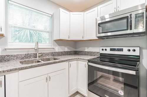 561 Live Oak Ave, Daytona Beach FL  32114-4846 exterior