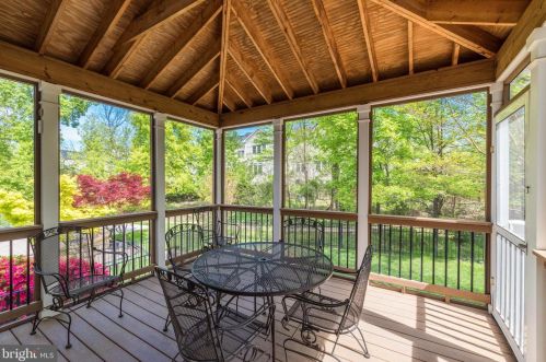 43813 Riverpoint Dr, Leesburg, VA 20176-8496