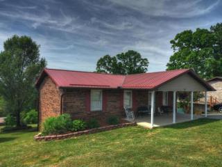 1521 Parton Dr, Kingsport, TN 37660-1520