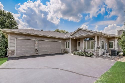1493 Fairways Cir, Oconomowoc, WI 53066-4259
