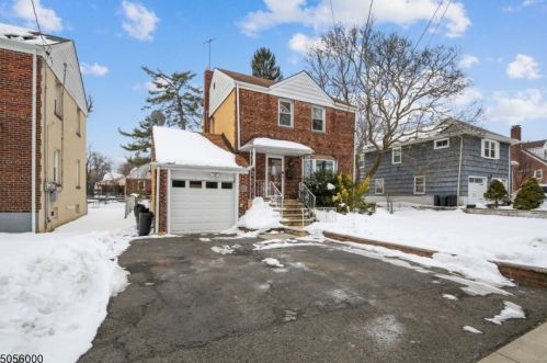 922 Thompson Ave, Roselle, NJ 07203-2213