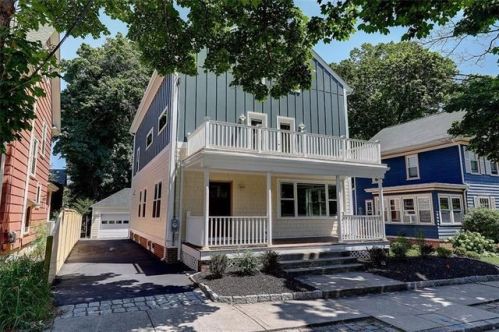 226 8th St, Providence, RI 02906-5001