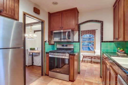 3211 Dumas St, San Diego CA 92106-1317 exterior