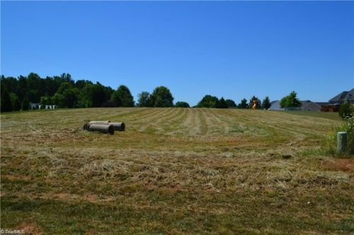 158 Hazelwood Dr, Farmington, NC 27028-7165