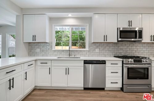 14147 Leadwell St, Van Nuys CA  91405-2440 exterior