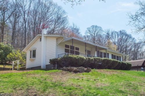 101 Mine Hill Rd, Oxford NJ  07863-3064 exterior