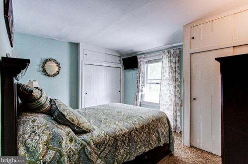 189 Oakland Ave, Gardenville PA  18901-4646 exterior