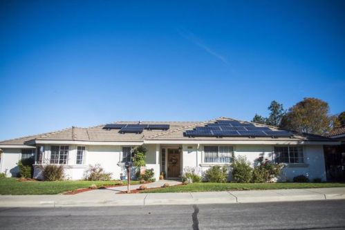 1400 Mesquite Dr, Hollister, CA 95023-6711