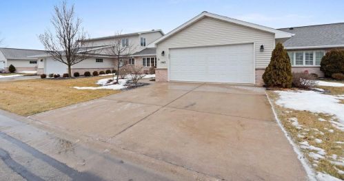 1562 River Pines Dr, Green Bay, WI 54311-5647
