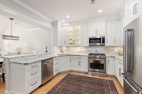 118 Summit Dr, Sewickley, PA 15143-8892