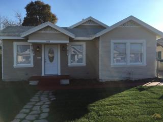 419 Ray St, Bakersfield, CA 93308-2447