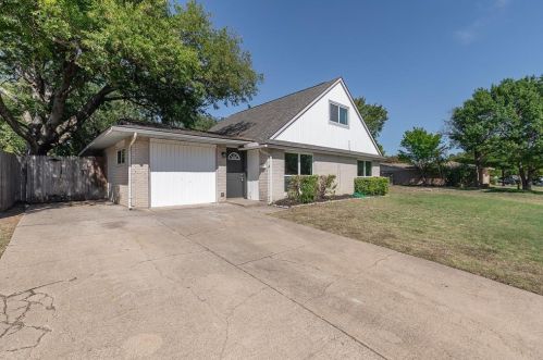 808 Kingswood Ave, Richardson TX  75080-3045 exterior