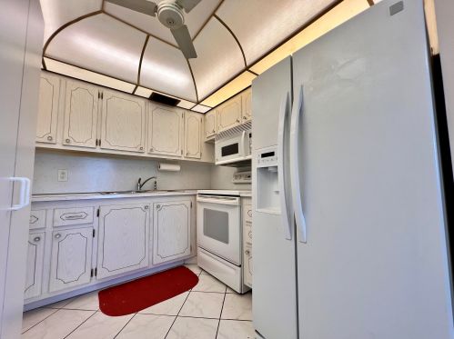 61 Hastings D, West Palm Beach FL  33417-1206 exterior