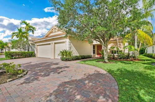 119 Palm Beach Plantation Blvd, West Palm Beach, FL 33411-4556