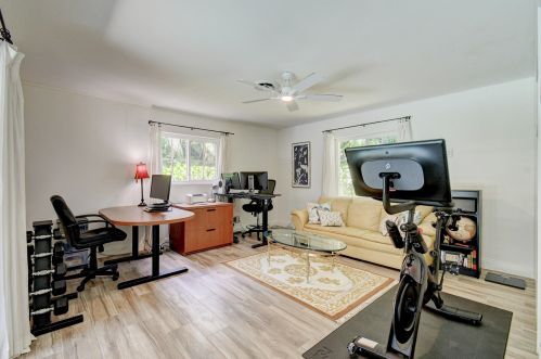 909 27th Ter, Boynton Beach FL  33435-7913 exterior