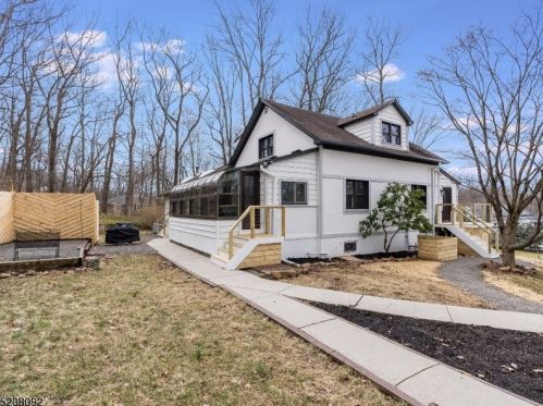 104 King George Rd, Warren NJ  07059-6955 exterior