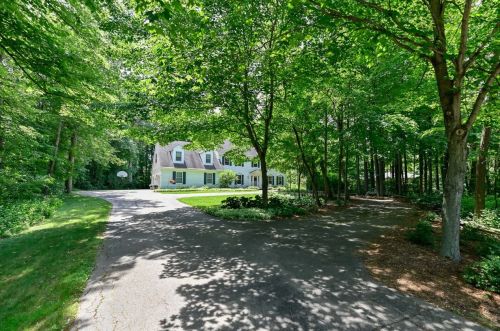 3311 Ranch Rd, Thiensville, WI 53092-2827