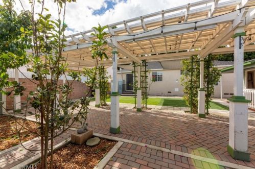 5634 Oliva Ave, Lakewood CA  90712-1612 exterior