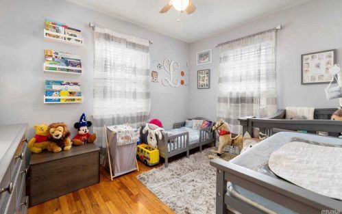 32 Leibrock Ave, North Lindenhurst NY 11757-1825 exterior