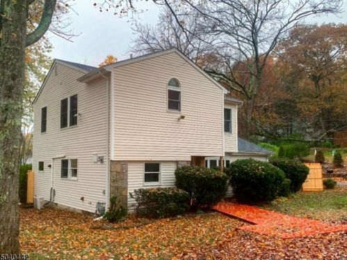 139 Schofield Rd, West Milford Lakes NJ  07480-4538 exterior