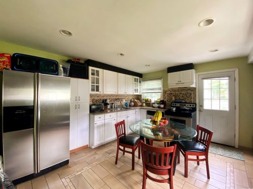 39 Beech St, Central Islip NY  11722-4161 exterior