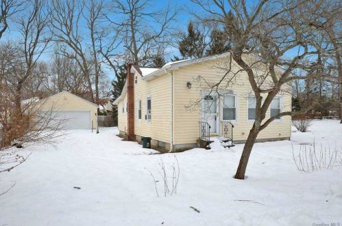 46 Olive St, Lake Grove, NY 11755-3108
