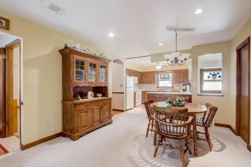 22194 Valley Rd, Waukesha WI  53186-5350 exterior