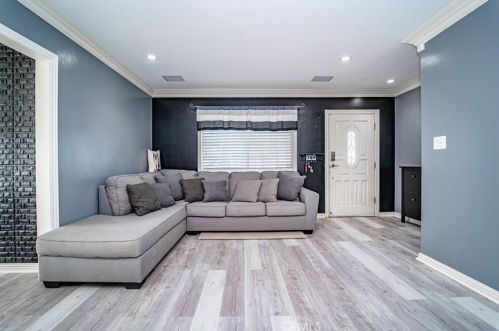 2712 Freckles Rd, Lakewood, CA 90712-4015