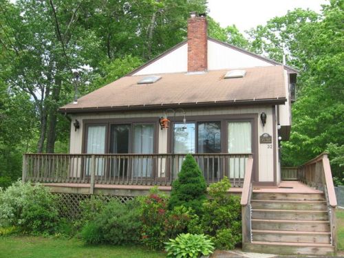 32 Burncoat Ln, Leicester MA  01524-2009 exterior