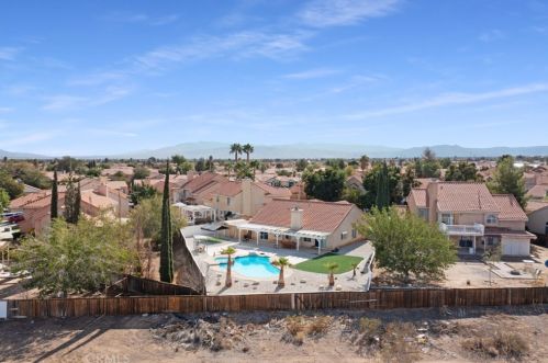 13262 Spring Way, Victorville CA  92392-6805 exterior