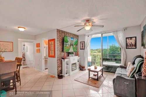 5962 Morningstar Cir, Delray Beach, FL 33484-8578