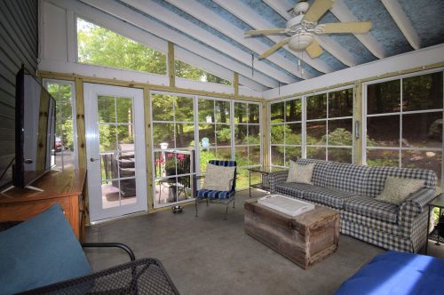 1 San Antonio Dr, Fremont NH  03044-8204 exterior