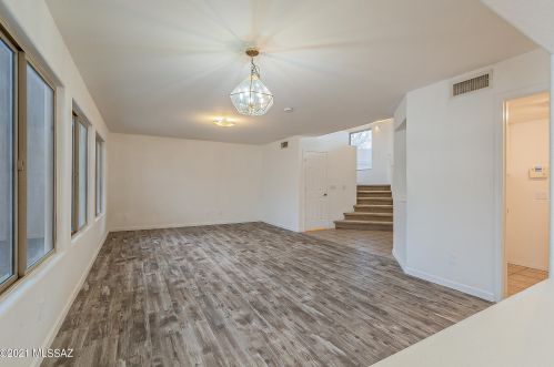 10193 Desert Paradise Pl, Tucson, AZ 85747-5028