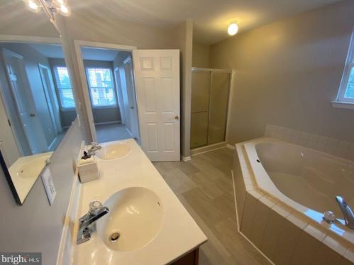 55 Kings Ct, Swedesboro NJ  08085-5033 exterior