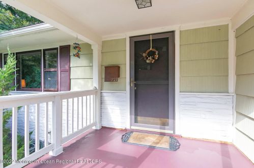 721 Myrtle Ave, Tinton Falls, NJ 07711-1318
