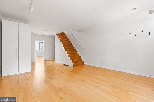 2417 Grays Ferry Ave, Philadelphia PA  19146-2450 exterior