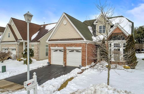 25 Jumping Brook Dr, Lakewood, NJ 08701-3821