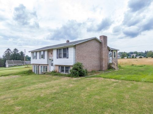 899 Rich Hill Rd, South Connellsville, PA 15425-6307