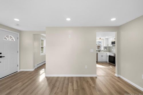 379 Mountain Rd, Hartford CT  06107-1028 exterior