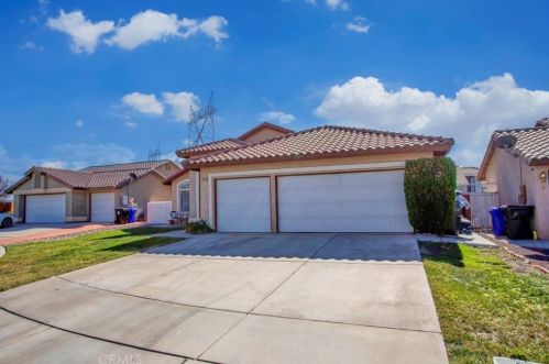 13319 Berkeley Ln, Victorville, CA 92392-7265