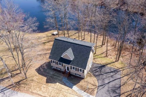 8 Cote Cir, Raymond, NH 03077-2218