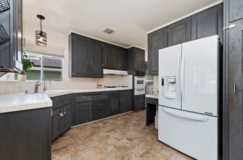 1006 Courtney Ave, Fullerton CA 92833-4461 exterior