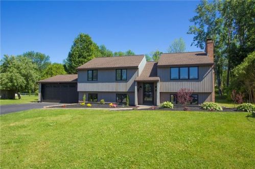 52 Thistlewood Cir, Spencerport, NY 14559-1700