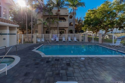 4561 Warner Ave, Huntington Beach, CA 92649-3826