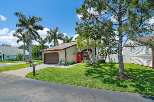 15 Paxford Ln, Boynton Beach, FL 33426-7628